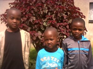 Asimbonge visits Gogo with two of his uncles